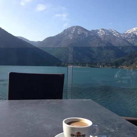 Albergo Mezzolago Hotel 3*