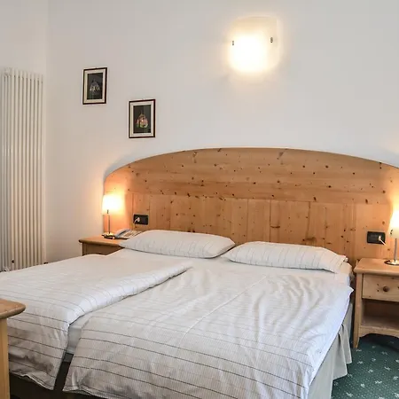 Albergo Mezzolago Hotel 3*